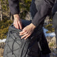 Der Ulanzi Outdoor-Kamerarucksack mit Bungee-Kordelzug für die Hände.