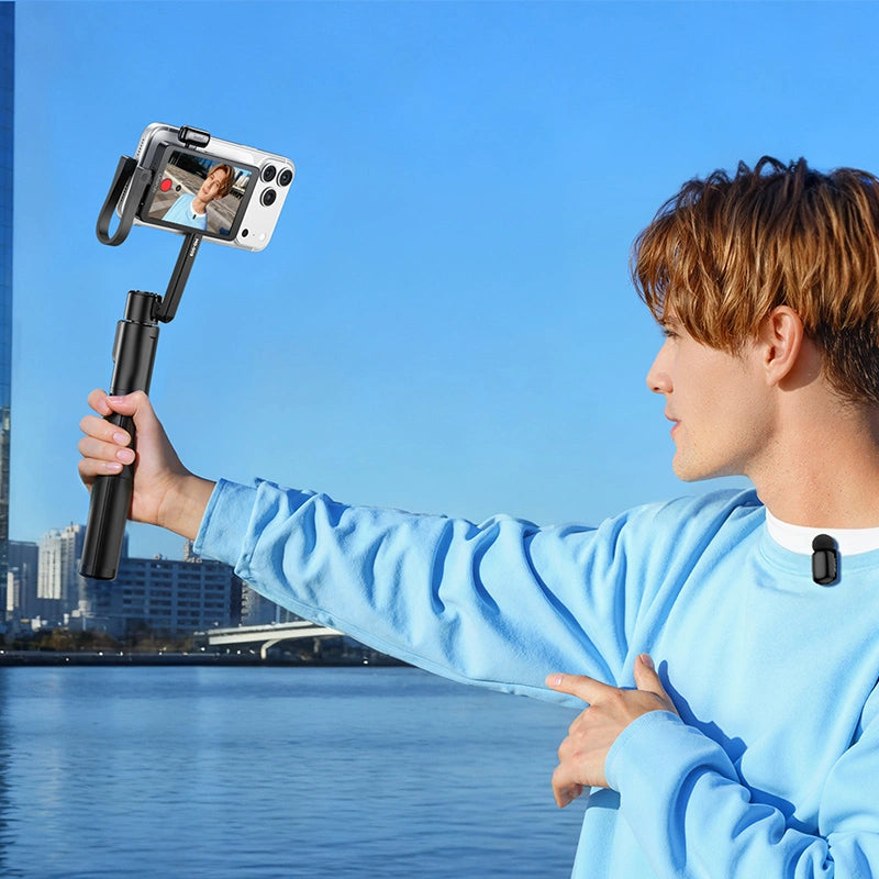 Ulanzi VM1 Vlog‑Selfie‑Monitor‑Bildschirm mit angeschlossenem Smartphone zur Aufnahme.